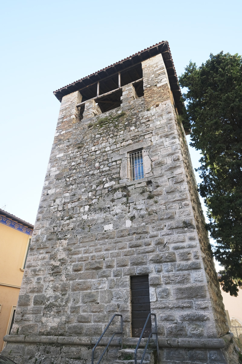 La torre campanaria e l’antico Castello